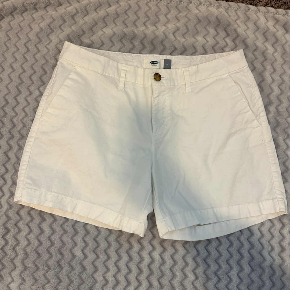 Size 4 Old Navy Women's White Shorts